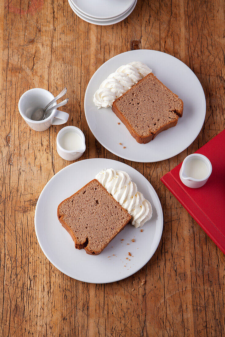 Maronenkuchen mit Sahne