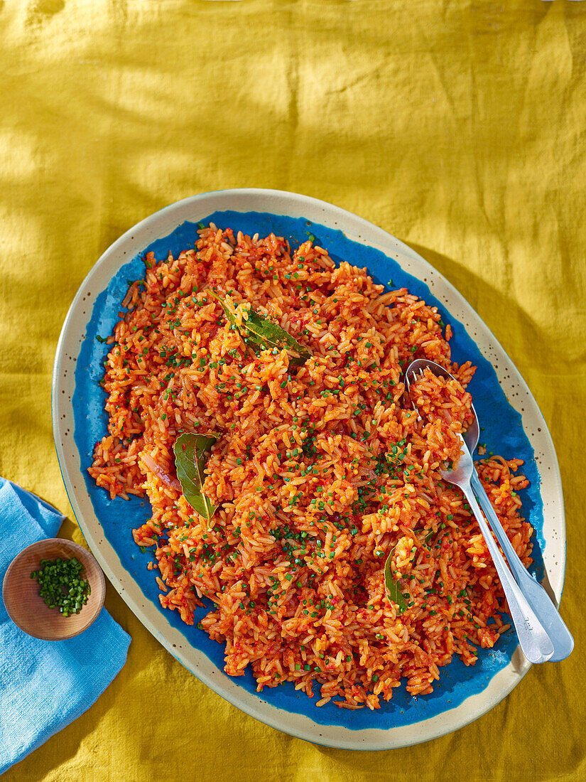 Jollof-Reis – nigerianischer Reis mit roter Paprikasauce