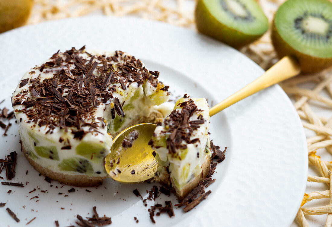 Joghurt-Kiwi-Törtchen mit Keksboden