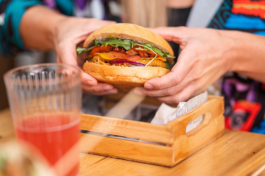 Hamburger served in a wooden box