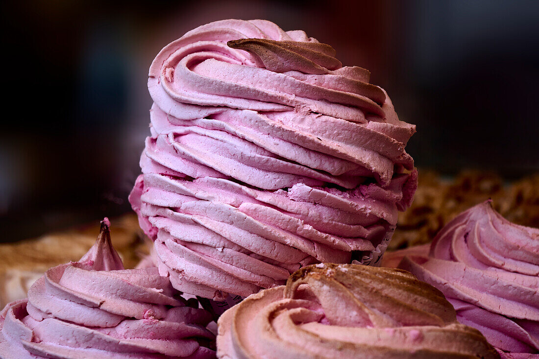 Pink meringues