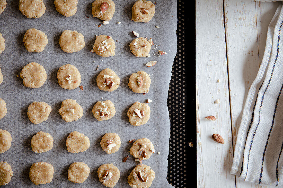 Oatmeal cookies with almonds