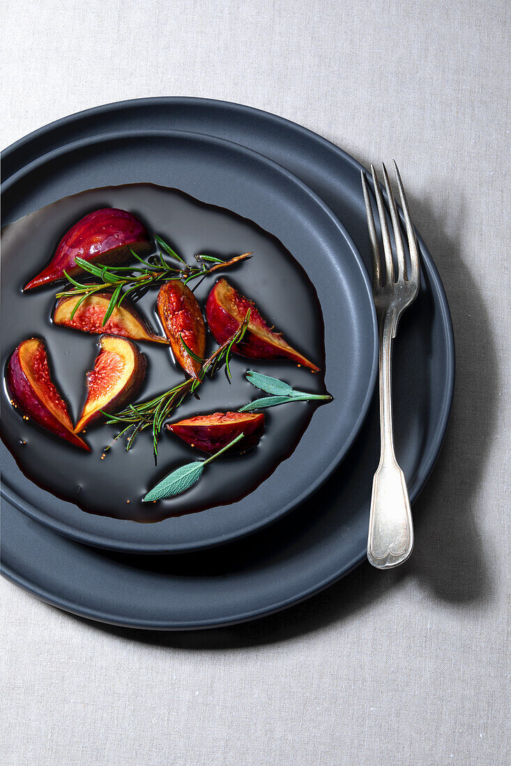 Figs with herbs in balsamic vinegar