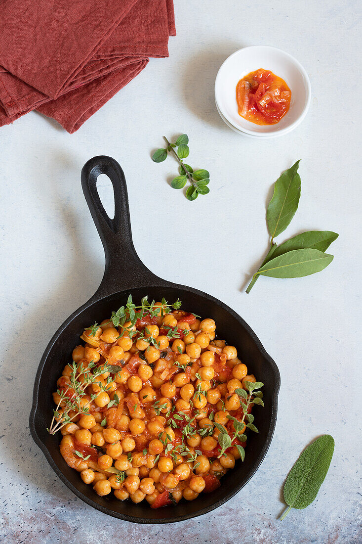Chickpeas with tomatoes, onions and peppers