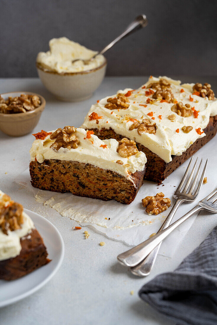 Carrot cake with walnuts and cream cheese frosting