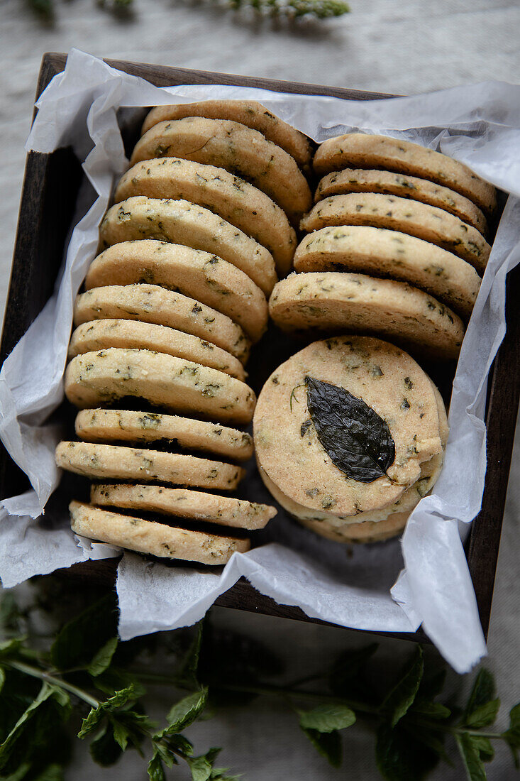 Short bread cookies with mint leaves