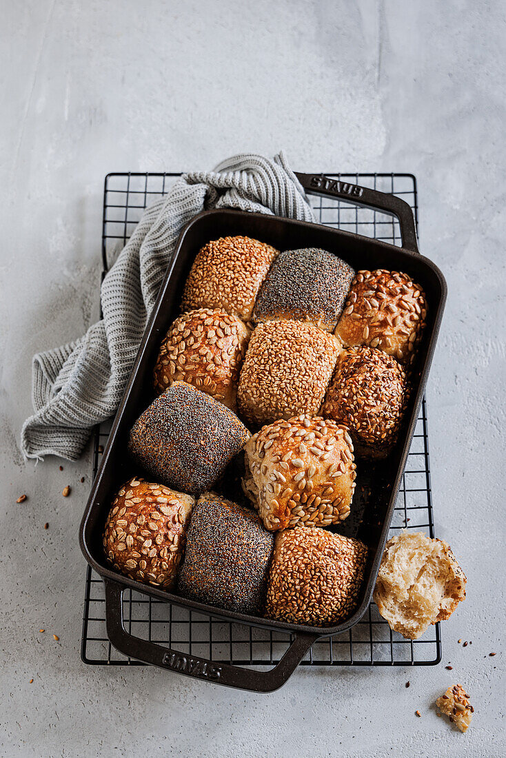Rolls with sesame seeds, poppy seeds, mixed oilseeds and oat flakes