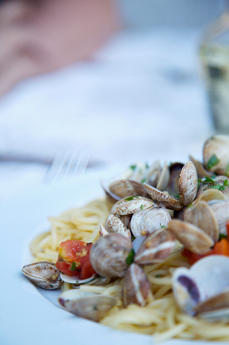 Nahaufnahme von Meeresfrüchte-Spaghetti mit Muscheln