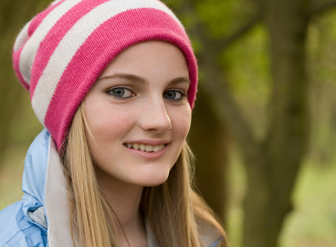 Close up of teenaged girl wearing woolly hat\n