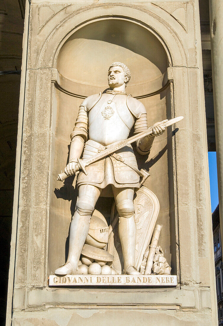 Statue of Giovanni dalle Bande Nere, Uffizi, Florence (Firenze), UNESCO World Heritage Site, Tuscany, Italy, Europe\n