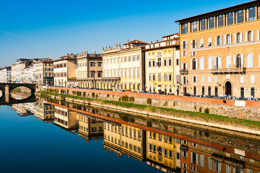 Ponte alla carraia, Lungarno Corsini, Arno River, Firenze, Tuscany, Italy\n