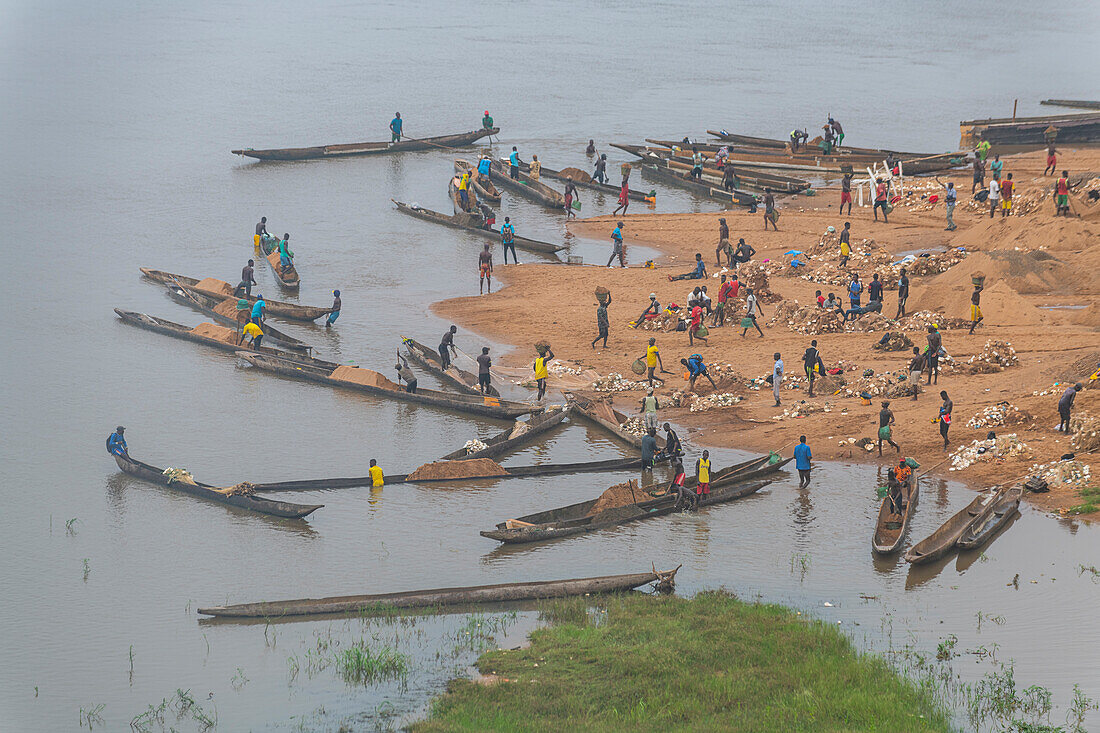 Flussleben auf dem Ubangi-Fluss, Bangui, Zentralafrikanische Republik, Afrika