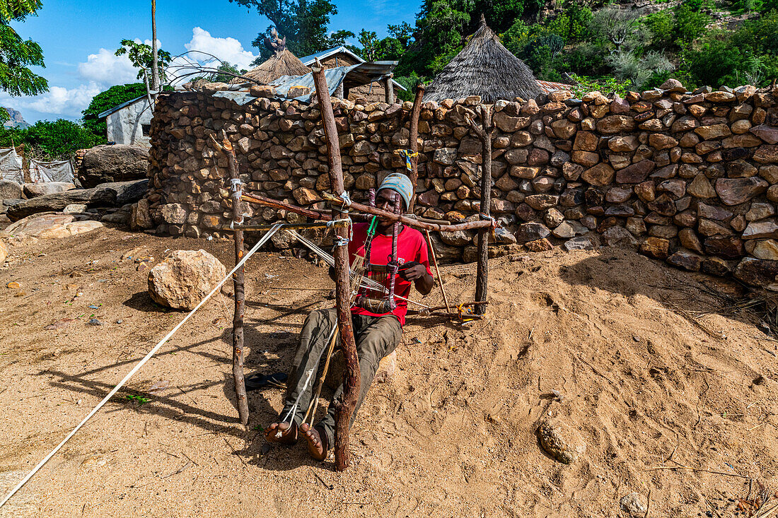 Traditioneller Webstuhl, Dorf Rhumsiki, Mandara-Gebirge, Provinz Far North, Kamerun, Afrika