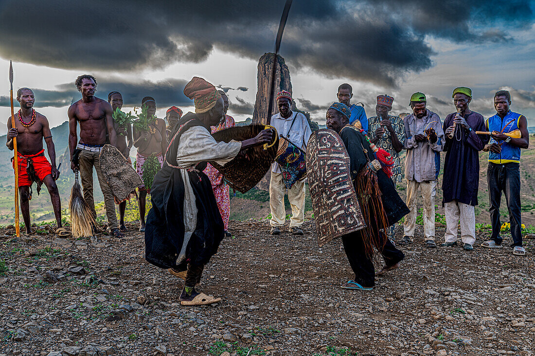 Kapsiki-Stammesangehörige bei einem traditionellen Tanz, Rhumsiki, Mandara-Gebirge, Provinz Far North, Kamerun, Afrika