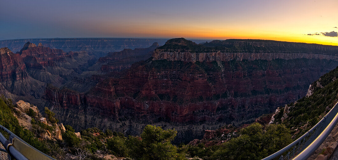 Oza Butte vom Bright Angel Point am North Rim aus gesehen nach Sonnenuntergang, Grand Canyon National Park, UNESCO Weltnaturerbe, Arizona, Vereinigte Staaten von Amerika, Nordamerika