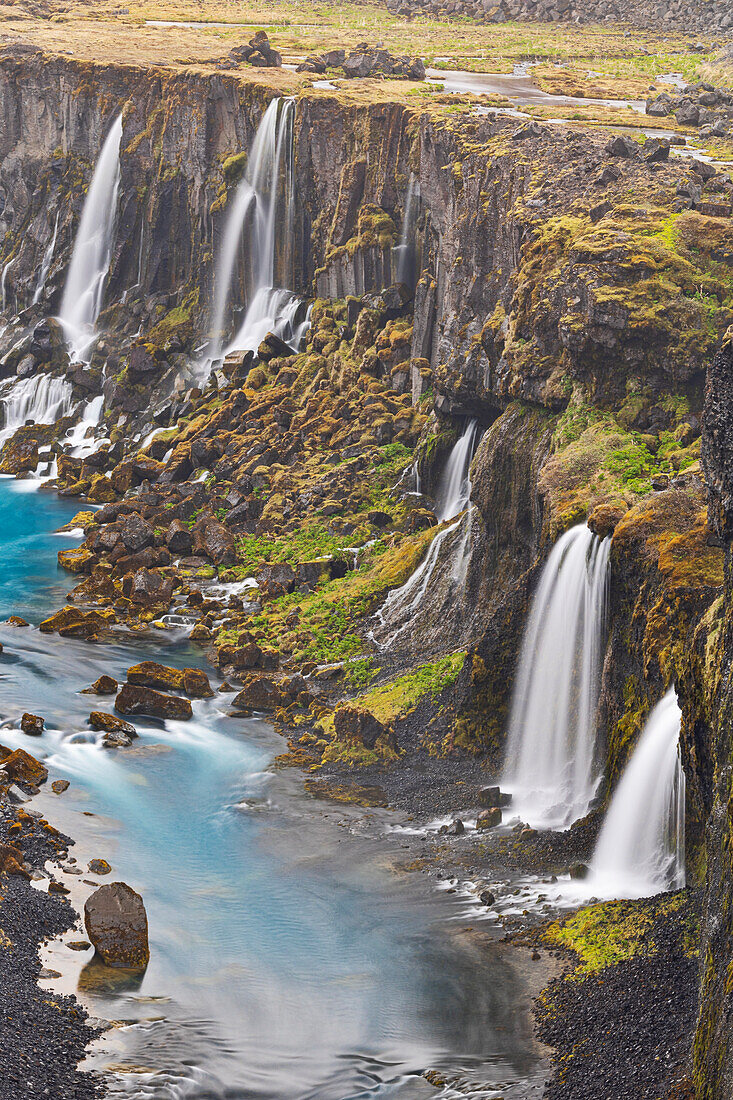 Die Sigoldugljufur-Schlucht mit Wasserfällen, Island, Polargebiete