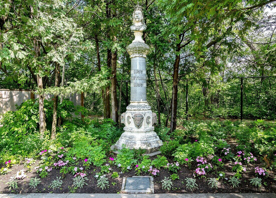 Queen Victoria's Diamond Jubilee Monument, früher vor dem Rathaus, in den 1960er Jahren in den Assiniboine Park versetzt, Winnipeg, Manitoba, Kanada, Nordamerika