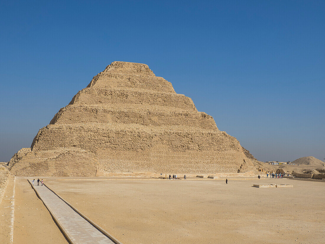 Stufenpyramide des Djoser, aus der Zeit um 2700 v. Chr., Teil der memphitischen Nekropole, UNESCO-Weltkulturerbe, Ägypten, Nordafrika, Afrika