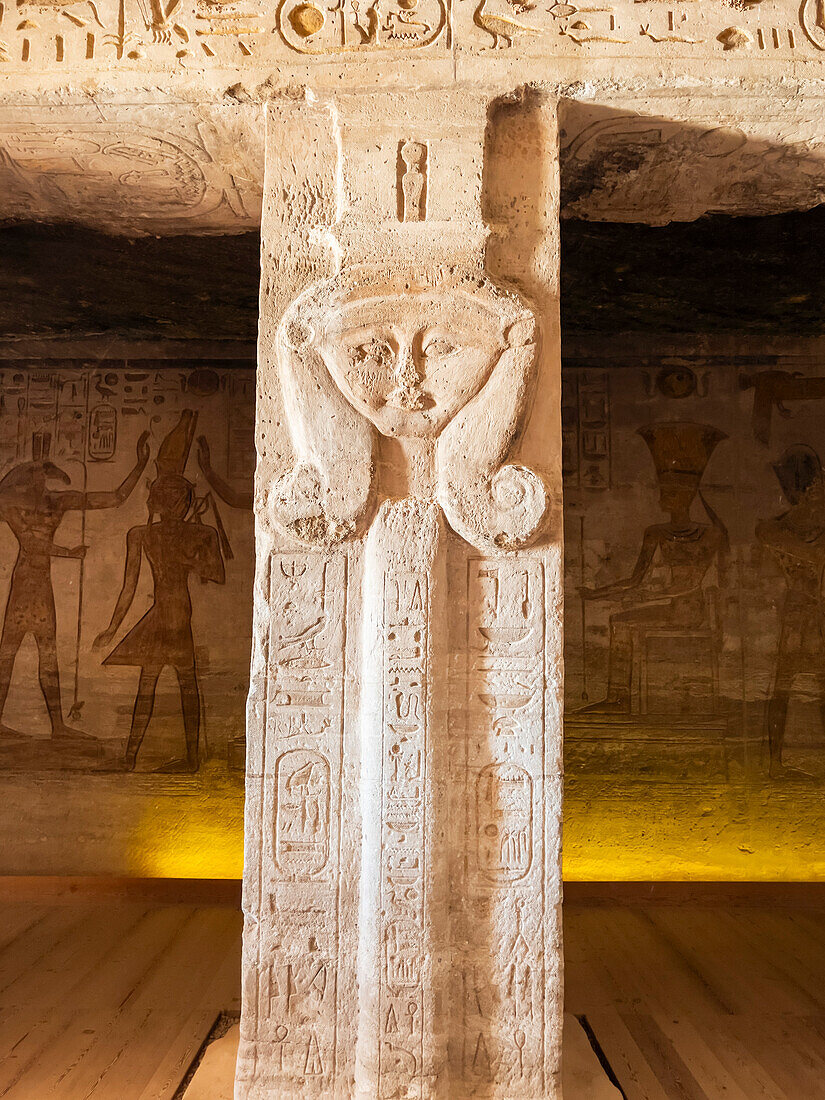 Detail der Göttin Hathor auf Säule im Kleinen Tempel von Abu Simbel, UNESCO-Weltkulturerbe, Abu Simbel, Ägypten, Nordafrika, Afrika