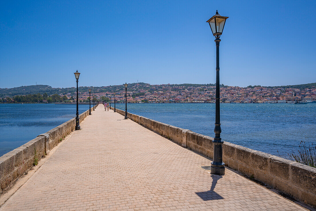 Blick auf Argostoli und die De Bosset Brücke, Hauptstadt von Kefalonia, Kefalonia, Ionische Inseln, Griechische Inseln, Griechenland, Europa