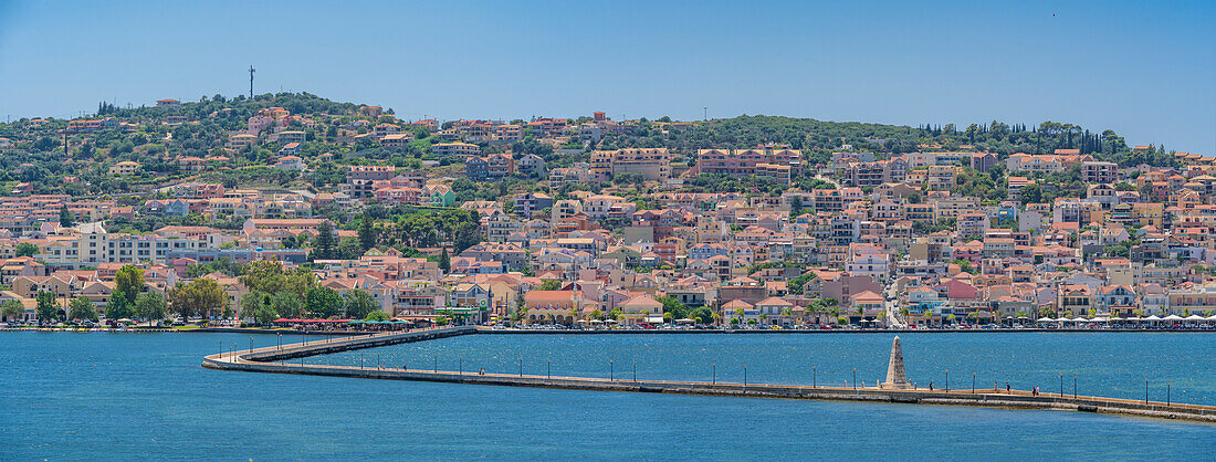 Blick auf Argostoli und die De Bosset Brücke, Hauptstadt von Kefalonia, Kefalonia, Ionische Inseln, Griechische Inseln, Griechenland, Europa