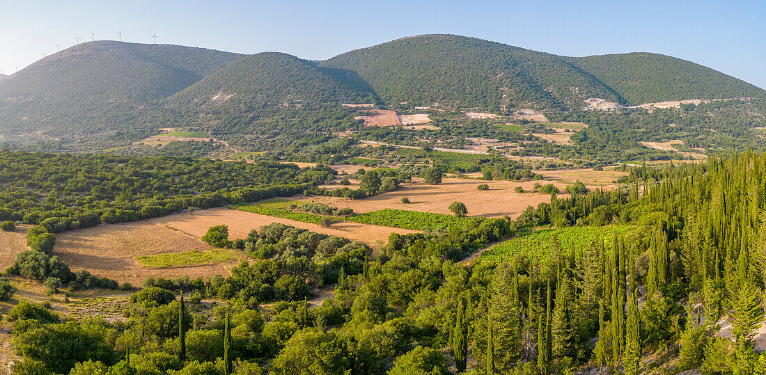 Luftaufnahme von Landschaft und Hügeln bei Chaliotata, Kefalonia, Ionische Inseln, Griechische Inseln, Griechenland, Europa