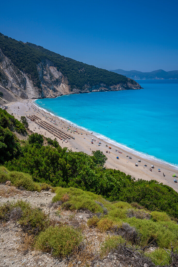 Blick auf Myrtos Beach, Küste, Meer und Hügel bei Agkonas, Kefalonia, Ionische Inseln, Griechische Inseln, Griechenland, Europa