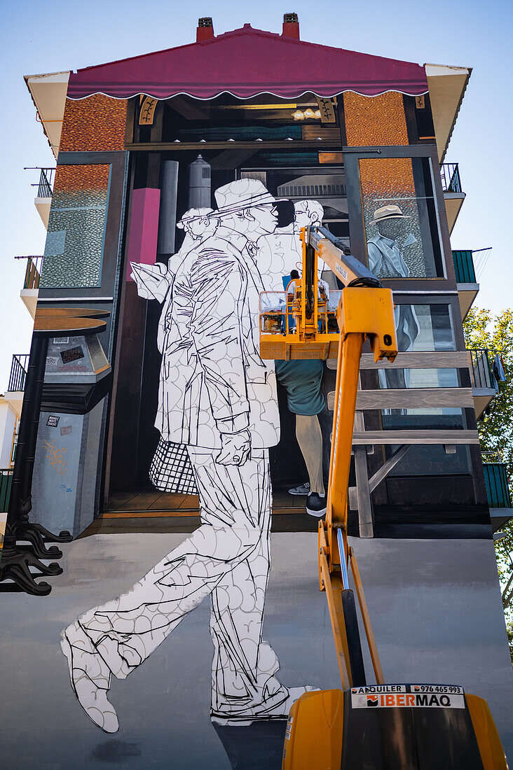 French artist Taroe working at Asalto International Urban Art Festival in Zaragoza, Spain\n