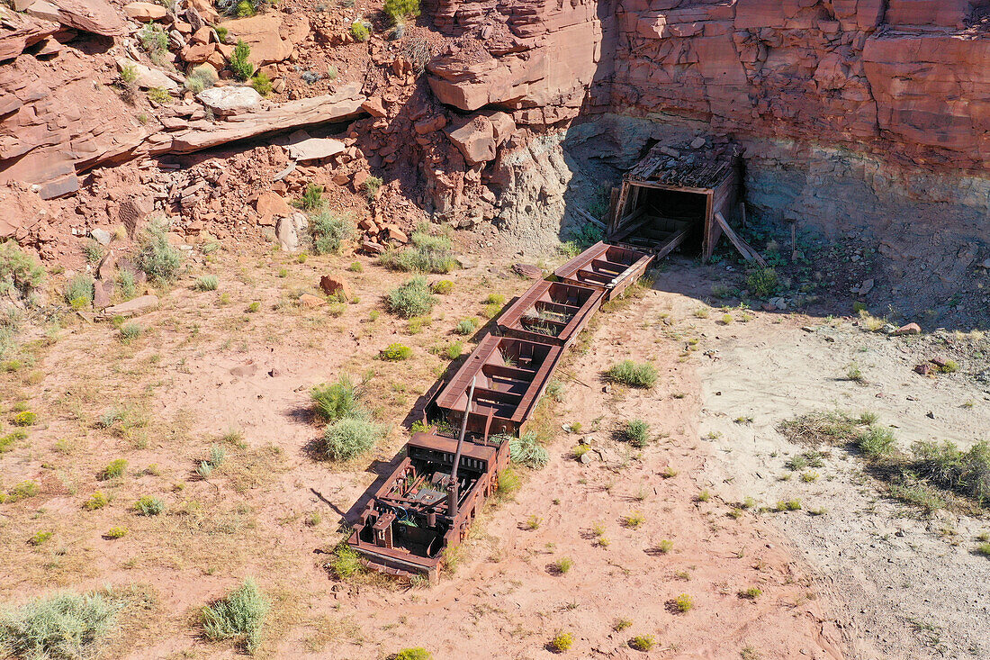 Erzabfälle im Stollen der stillgelegten Mi Vida Mine im Steen Canyon bei La Sal, Utah. Ort des ersten großen Uranabbaus in den USA.