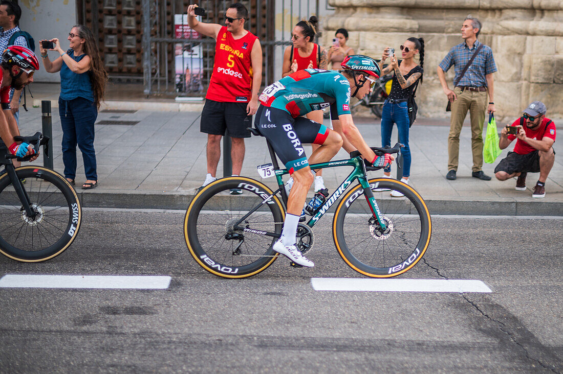 Die 12. Etappe der Vuelta a España, eines der wichtigsten Radrennen im internationalen Kalender, erreicht Zaragoza, Aragon, Spanien, am 7. September 2023