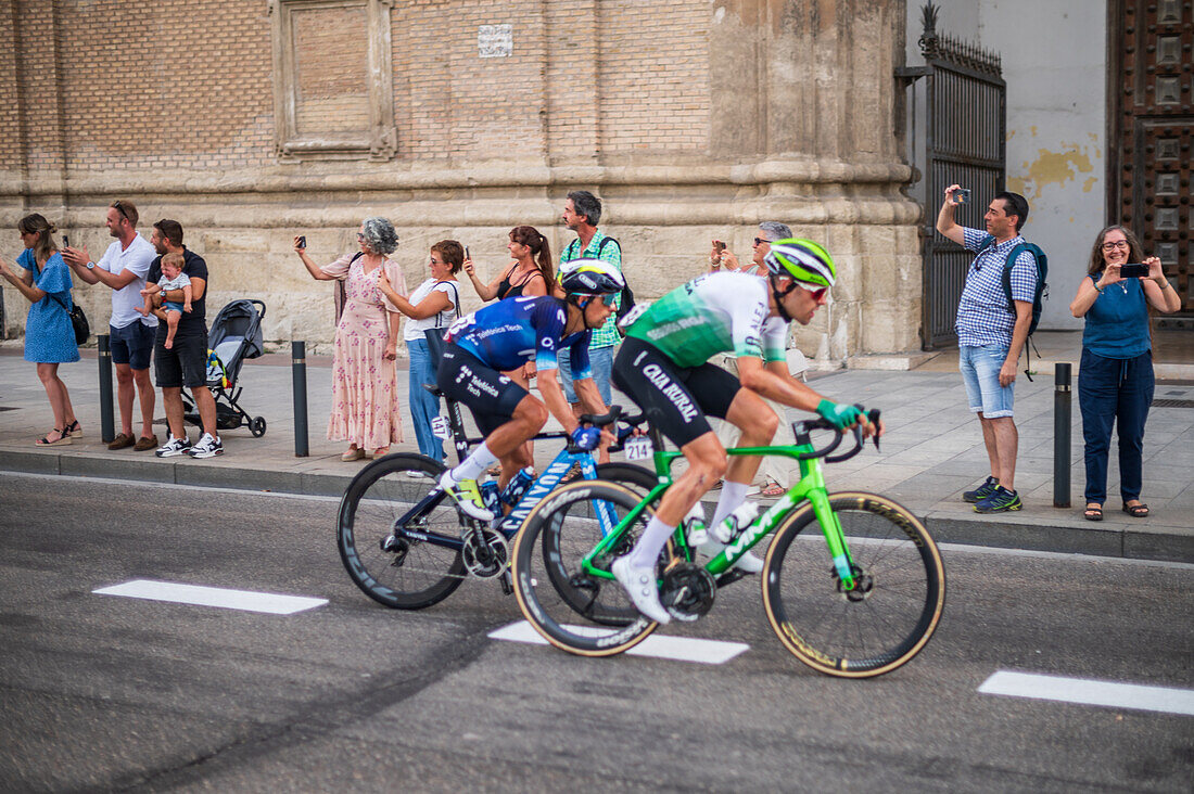 Die 12. Etappe der Vuelta a España, eines der wichtigsten Radrennen im internationalen Kalender, erreicht Zaragoza, Aragon, Spanien, am 7. September 2023