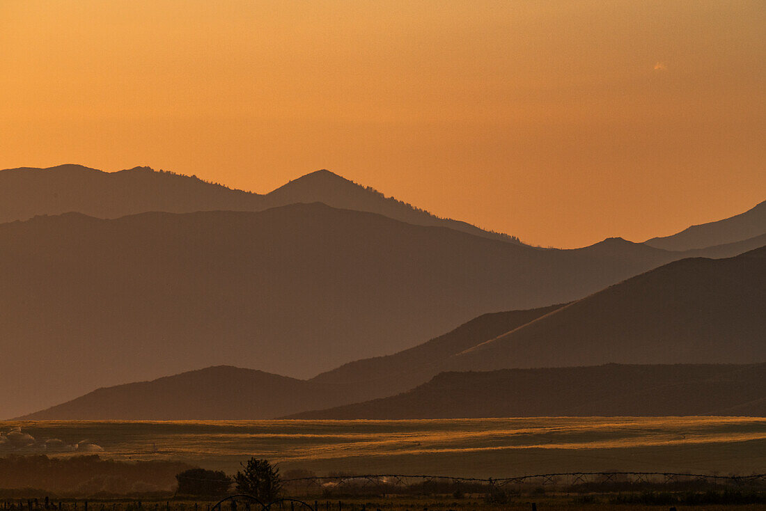 USA, Idaho, Bellevue, Blick auf eine Berglandschaft bei Sonnenuntergang