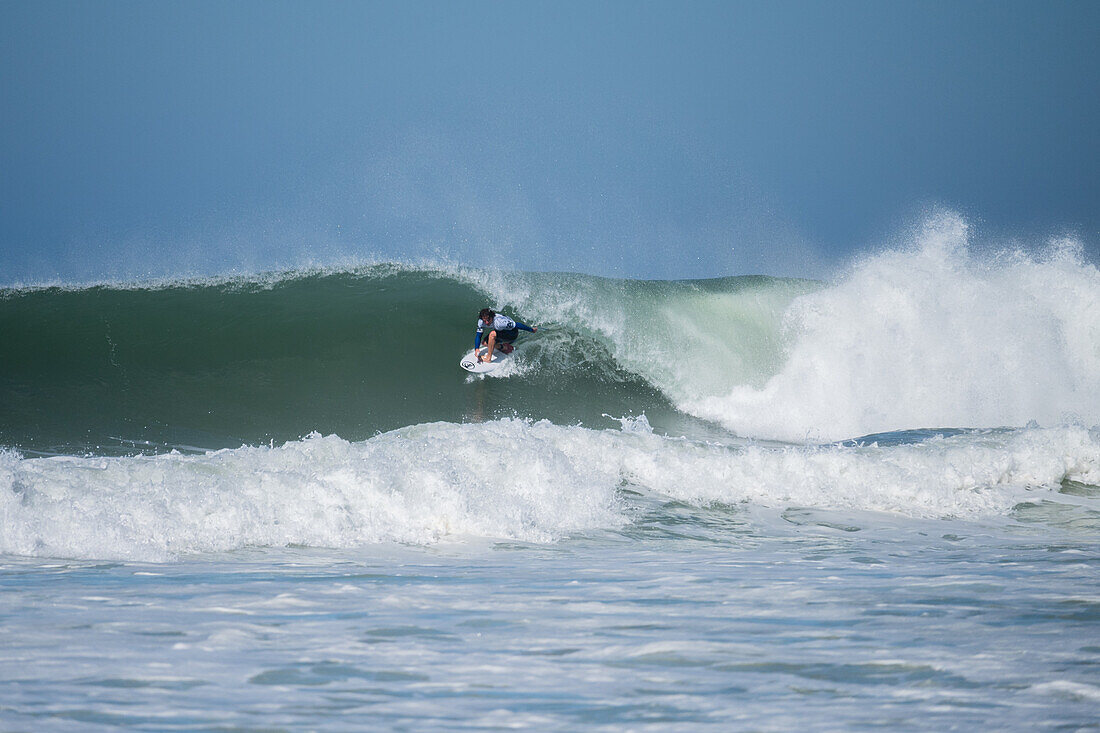 Quiksilver Festival in Capbreton, Hossegor und Seignosse, mit 20 der besten Surfer der Welt, die von Jeremy Flores ausgewählt wurden, um sich im Südwesten Frankreichs zu messen.