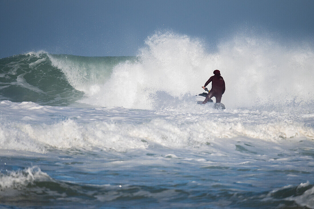 Quiksilver Festival in Capbreton, Hossegor und Seignosse, mit 20 der besten Surfer der Welt, die von Jeremy Flores ausgewählt wurden, um sich im Südwesten Frankreichs zu messen.