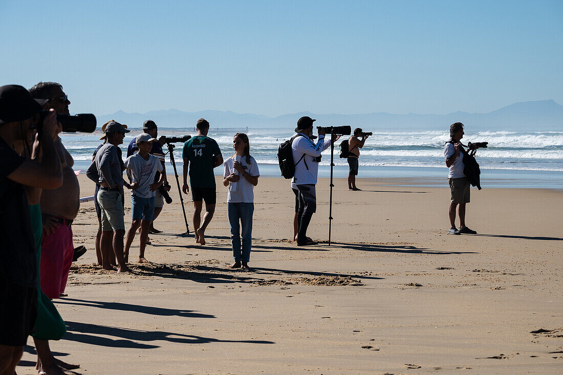 Quiksilver Festival celebrated in Capbreton, Hossegor and Seignosse, with 20 of the best surfers in the world hand-picked by Jeremy Flores to compete in south west of France.\n