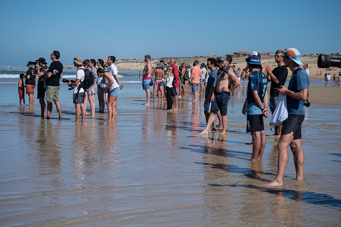 Quiksilver Festival celebrated in Capbreton, Hossegor and Seignosse, with 20 of the best surfers in the world hand-picked by Jeremy Flores to compete in south west of France.\n