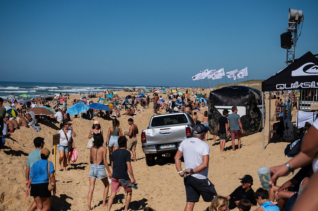 Quiksilver Festival celebrated in Capbreton, Hossegor and Seignosse, with 20 of the best surfers in the world hand-picked by Jeremy Flores to compete in south west of France.\n