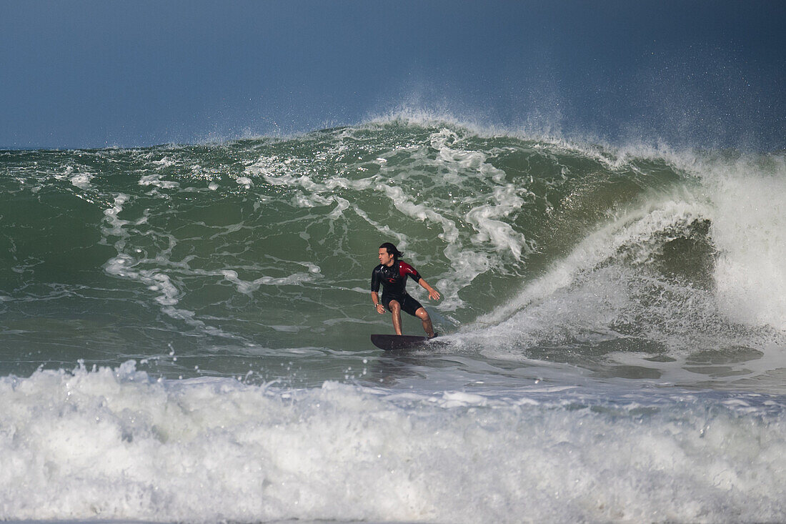 Quiksilver Festival in Capbreton, Hossegor und Seignosse mit 20 der besten Surfer der Welt, die von Jeremy Flores ausgewählt wurden, um im Südwesten Frankreichs gegeneinander anzutreten.