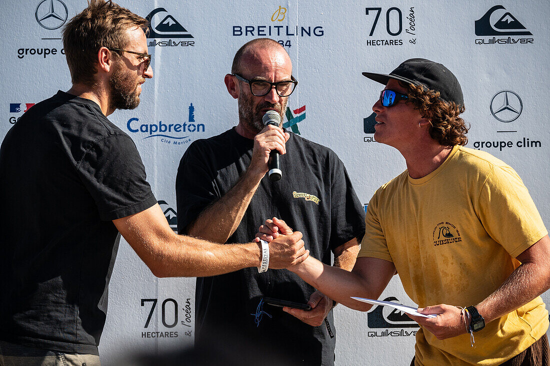 Quiksilver Festival in Capbreton, Hossegor und Seignosse, mit 20 der besten Surfer der Welt, die von Jeremy Flores ausgewählt wurden, um sich im Südwesten Frankreichs zu messen.