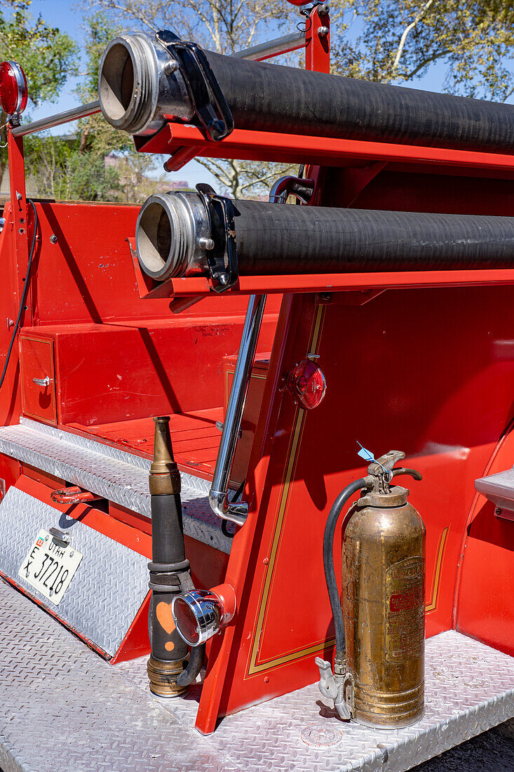 Detail eines amerikanischen LaFrance-Feuerwehrautos der Serie 700 von 1948 bei einer Autoausstellung in Moab, Utah.