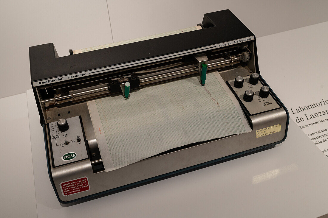 Kartenschreiber zur Messung von Wassertemperatur und Gezeiten.