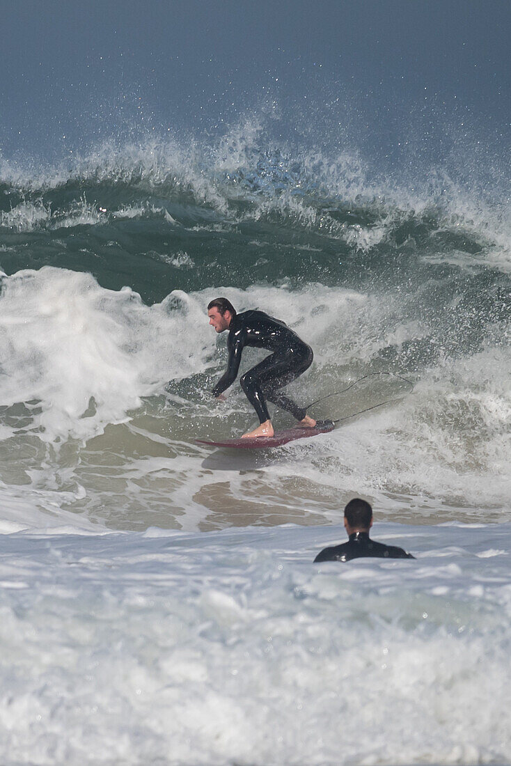 Quiksilver Festival in Capbreton, Hossegor und Seignosse mit 20 der besten Surfer der Welt, die von Jeremy Flores ausgewählt wurden, um sich im Südwesten Frankreichs zu messen.