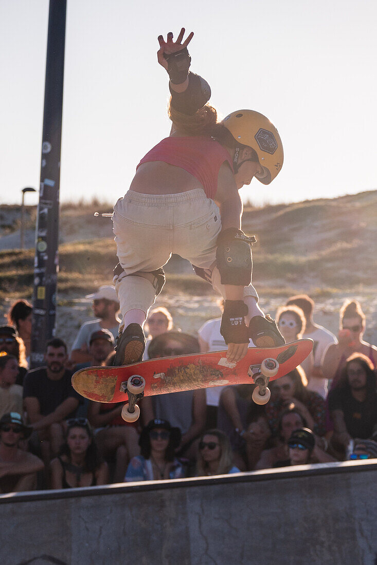 Skate-Event im Skatepark von Seignosse le Penon während des Quiksilver-Festivals in Capbreton, Hossegor und Seignosse mit 20 der besten Surfer der Welt, die von Jeremy Flores ausgewählt wurden, um sich im Südwesten Frankreichs zu messen.