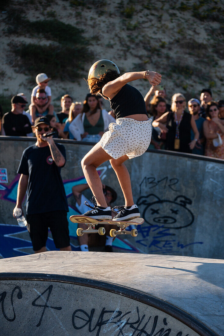 Skate-Event im Skatepark von Seignosse le Penon während des Quiksilver-Festivals in Capbreton, Hossegor und Seignosse mit 20 der besten Surfer der Welt, die von Jeremy Flores handverlesen wurden, um im Südwesten Frankreichs gegeneinander anzutreten.