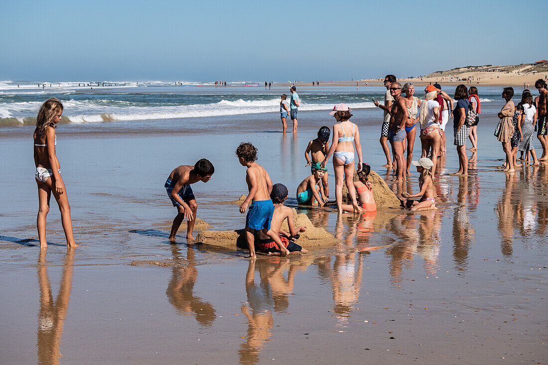 Quiksilver Festival celebrated in Capbreton, Hossegor and Seignosse, with 20 of the best surfers in the world hand-picked by Jeremy Flores to compete in south west of France.\n