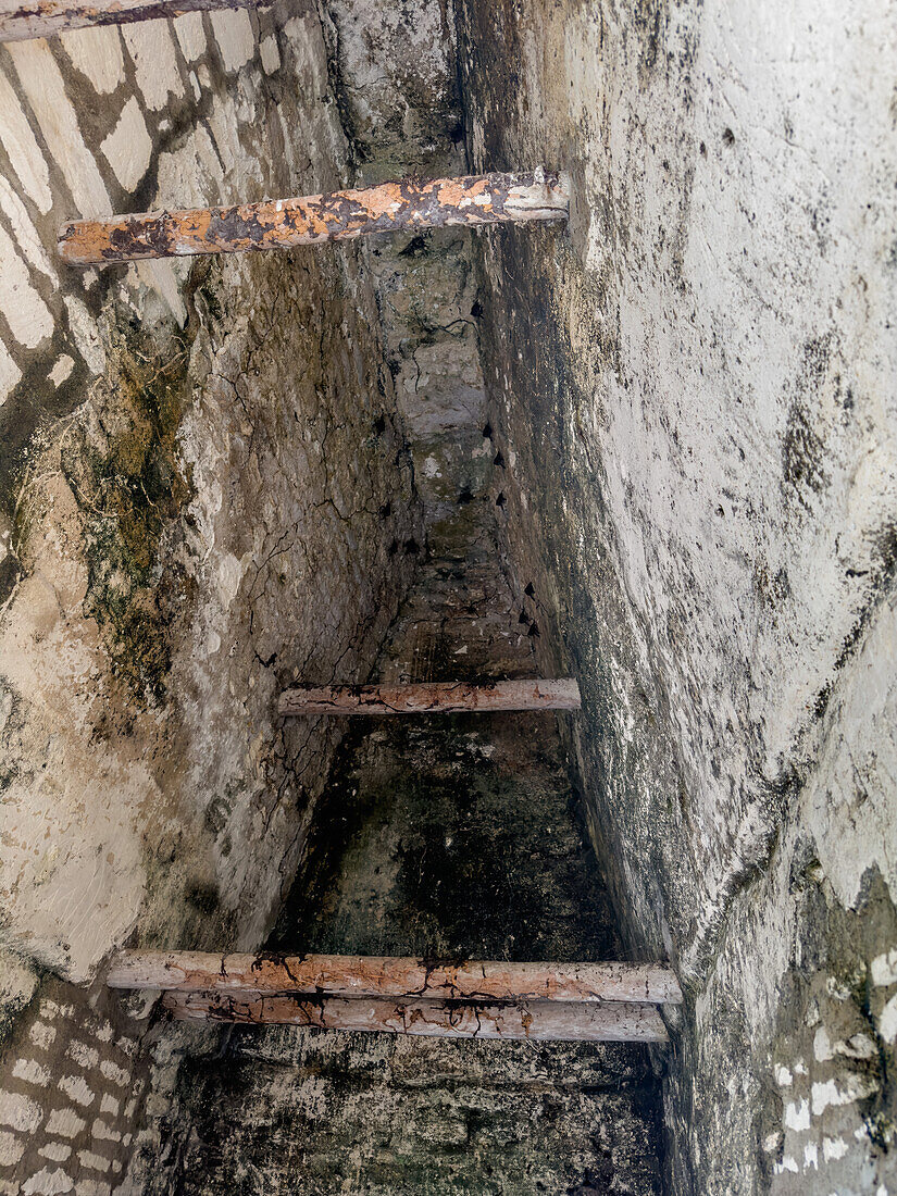 Kragsteingewölbe in einem Raum in El Castillo, Struktur A-6, in den Maya-Ruinen im archäologischen Reservat von Xunantunich in Belize.