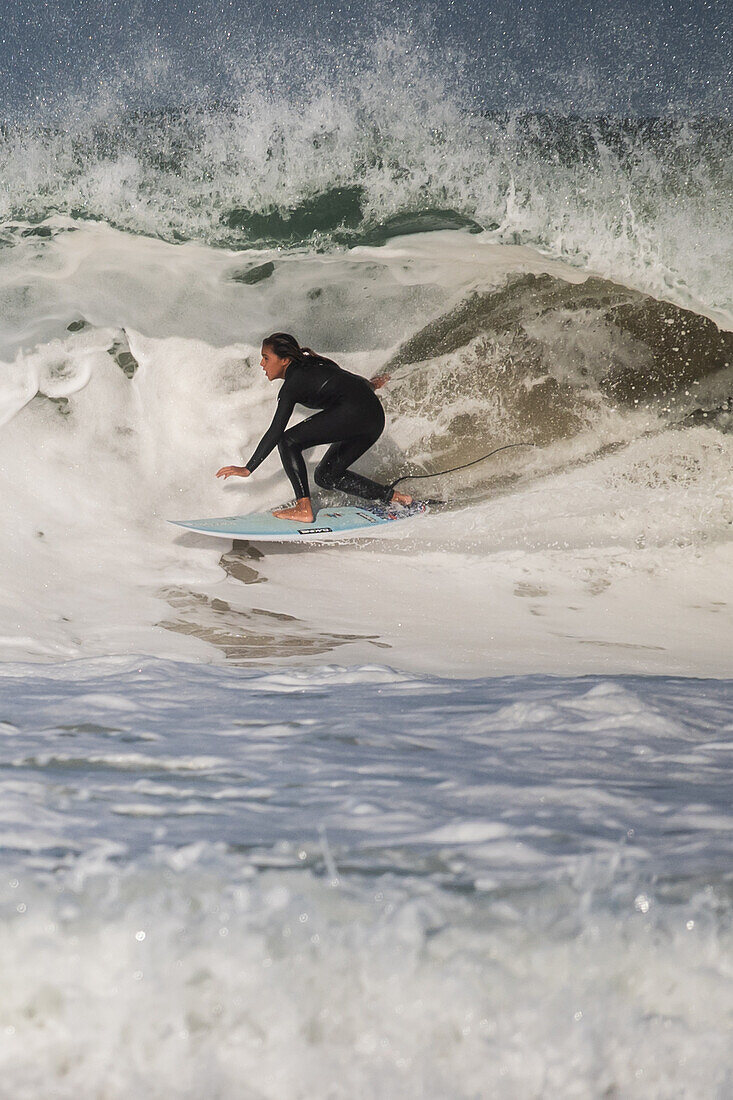 Quiksilver Festival in Capbreton, Hossegor und Seignosse, mit 20 der besten Surfer der Welt, die von Jeremy Flores ausgewählt wurden, um sich im Südwesten Frankreichs zu messen.