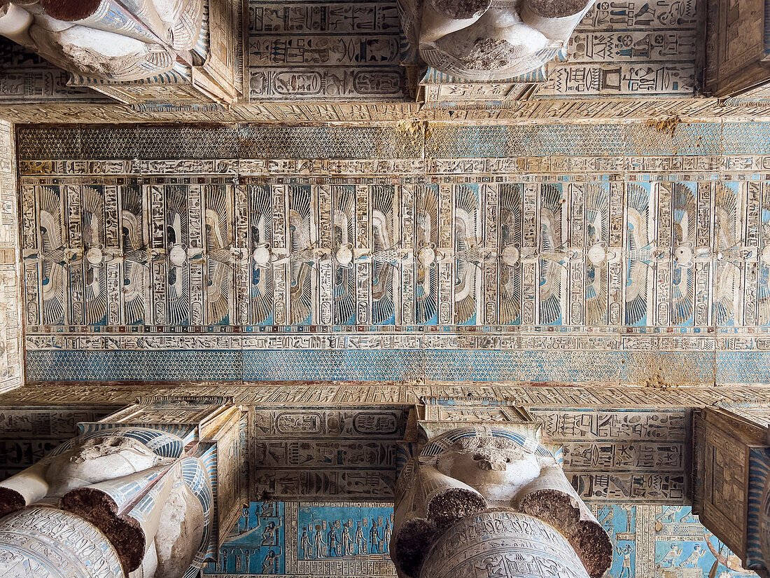 Details der Decke in der Hypostyle-Halle, Hathor-Tempel, Dendera-Tempelkomplex, Dendera, Ägypten, Nordafrika, Afrika