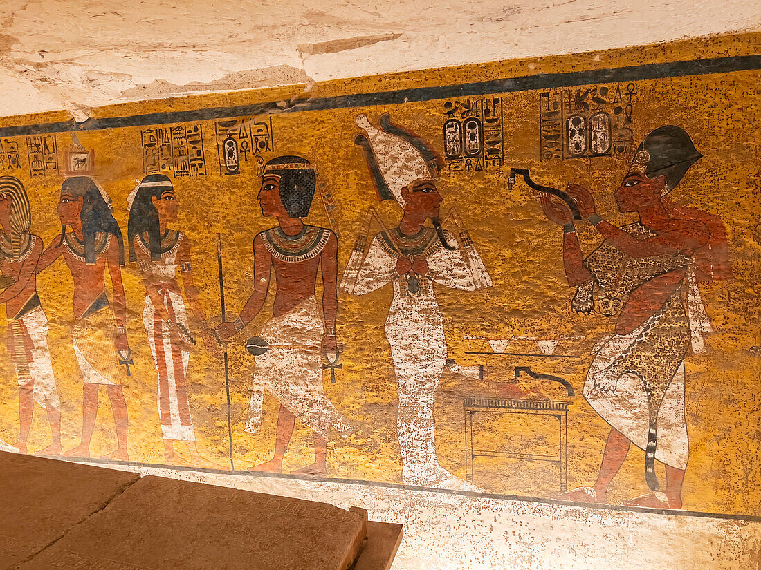 Reliefs und Malereien im Grab von Tutanchamun, der von etwa 1334 bis 1325 v. Chr. regierte, 18. Dynastie, Tal der Könige, UNESCO-Welterbe, Theben, Ägypten, Nordafrika, Afrika