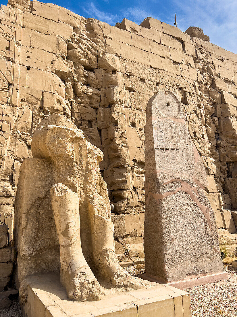 Der Karnak-Tempelkomplex, eine riesige Mischung aus Tempeln, Pylonen, Kapellen und anderen Gebäuden, UNESCO-Weltkulturerbe, bei Luxor, Theben, Ägypten, Nordafrika, Afrika